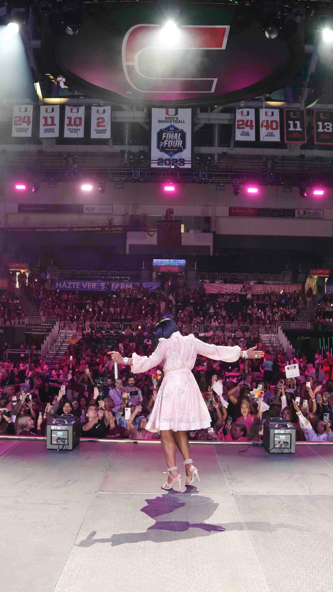 Instagram post by @coachstormy for Farmasi. Caption reads: Houston Texas It’s up tonight !!

Become a....