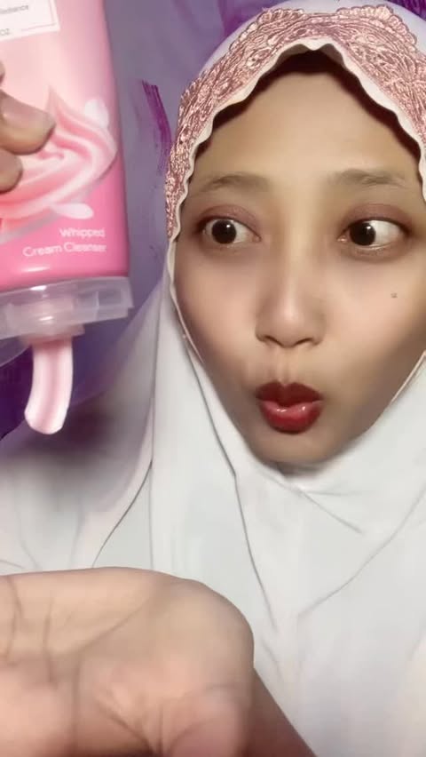 Instagram post by @diahhan for Yup. Caption reads: [...] bayar Rp. 1.000 Langsung deh download apk....
