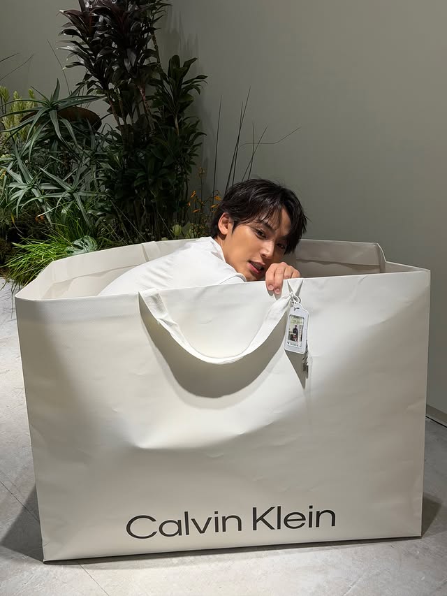 Instagram post by @min9yu_k for Calvin Klein. Caption reads: 🤍CK
#calvinklein.