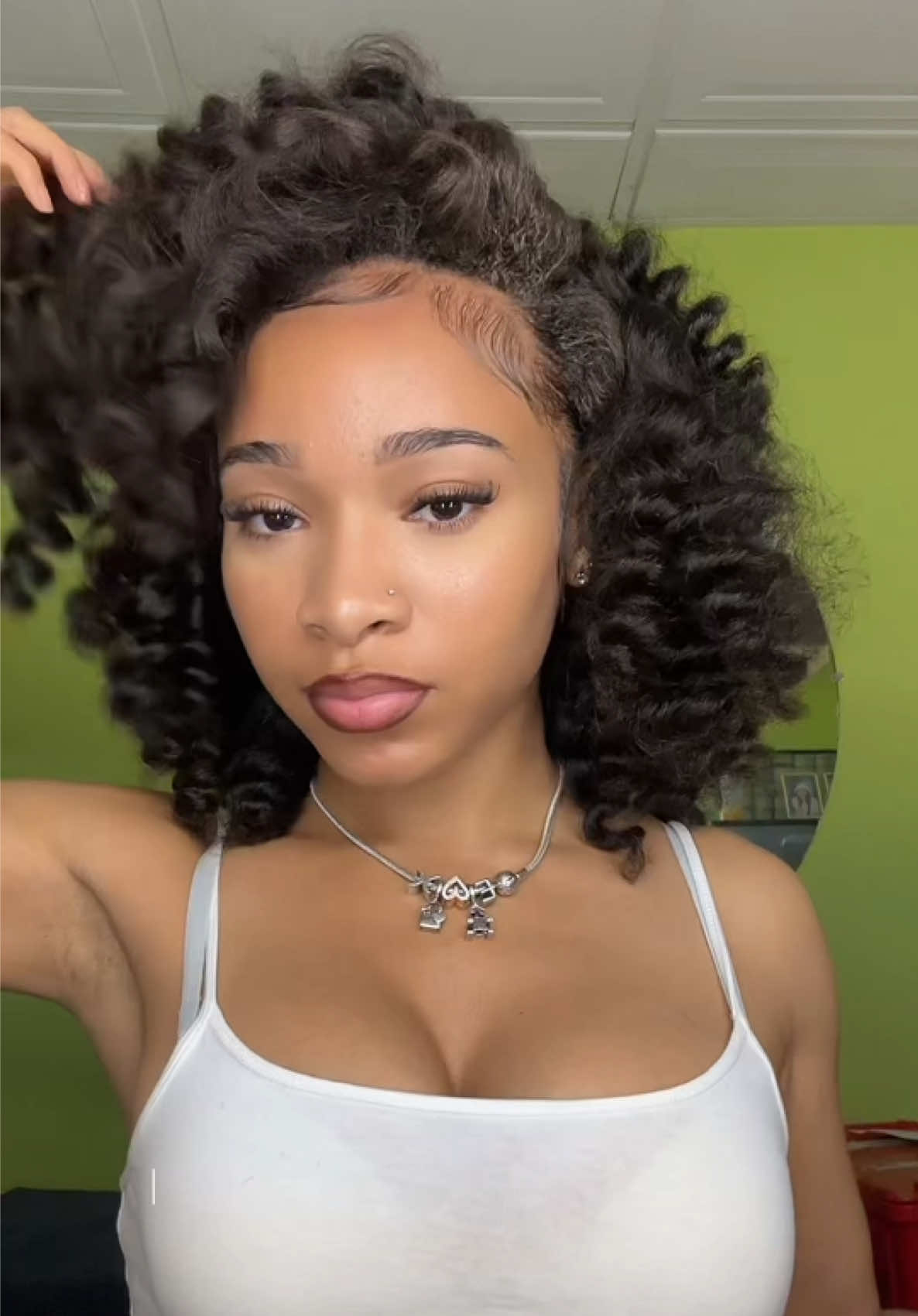 TikTok post by @evadiamondj for OQHAIR. Caption reads: These wand curls came out so cute on this half wig....