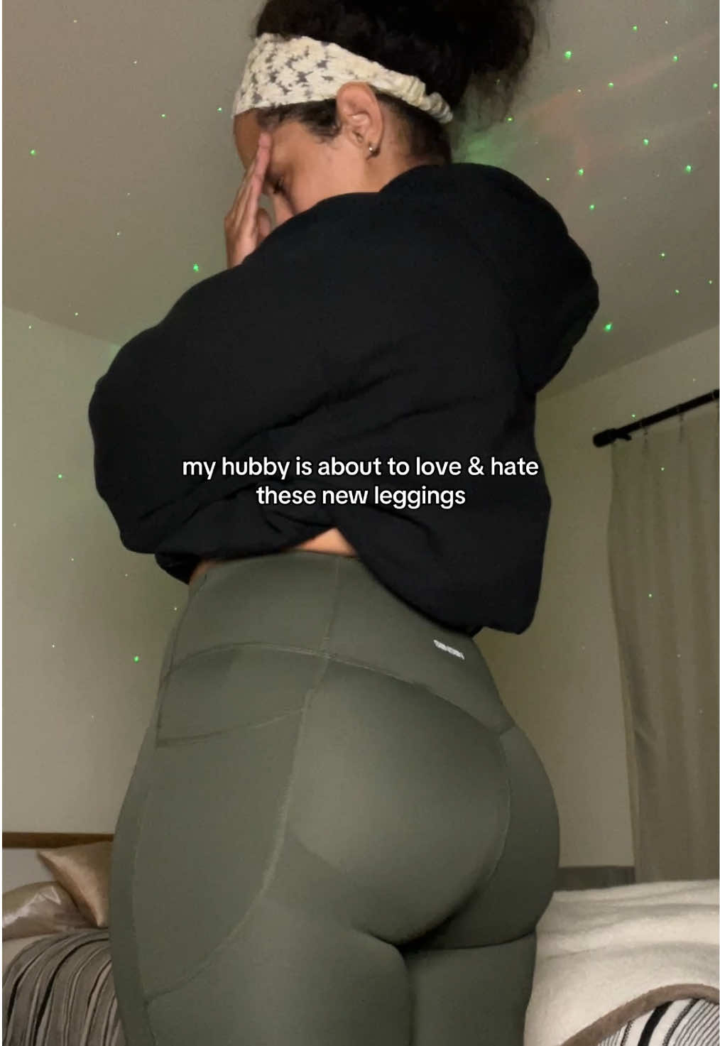 TikTok post by @huneybreebuys for SIINSIIN.US. Caption reads: @SIINSIIN.US THESE LEGGINGS GIRL 😱🤯.
