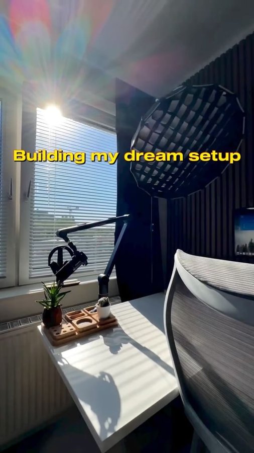 Instagram post by @gamingtup for FlexiSpot. Caption reads: Building my dream setup with @flexispot.de

If you....