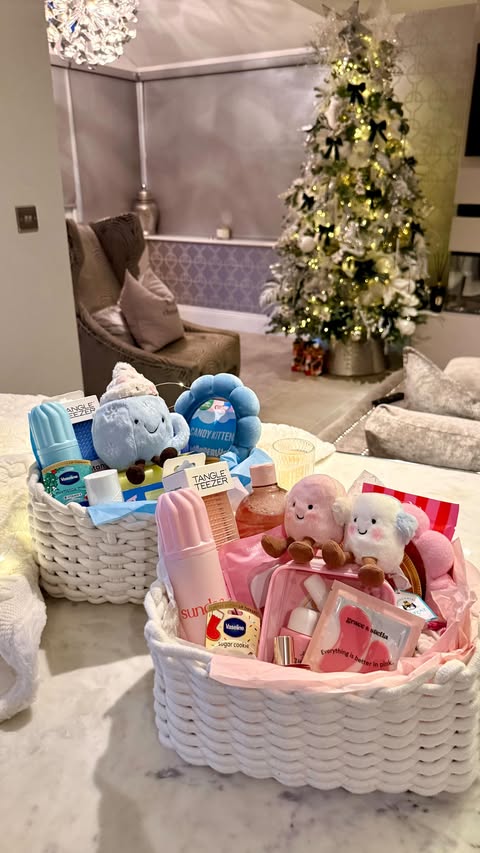 Instagram post by @zoloubooth for Stylink. Caption reads: ad | December is already flying and I’m over here....