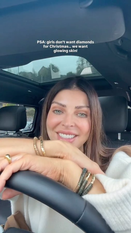 Instagram post by @beth_bartram for OLAY. Caption reads: AD The @olayuk Regenerist moisturiser has become....