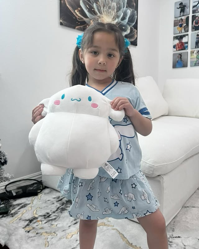 Instagram post by @bsofia_21 for FAO Schwarz. Caption reads: We love our cutest  @faoschwarz  cinnamoroll blob....