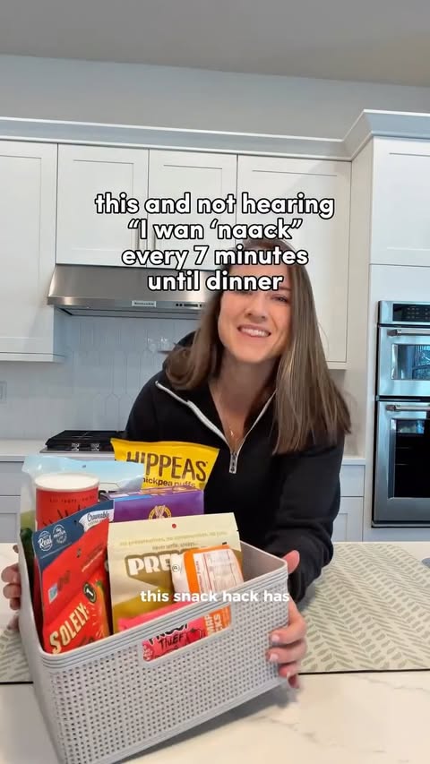 Instagram post by an influencer for Hungryroot. Caption reads: [...] link to 40% off your first @hungryroot....