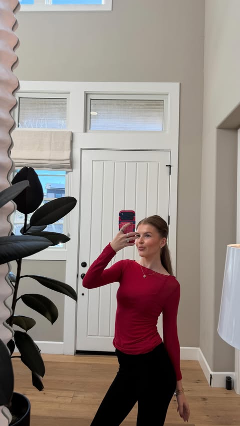 Instagram post by @allieappleton1 for Intimissimi. Caption reads: [...] am READY for vday this year thanks to....