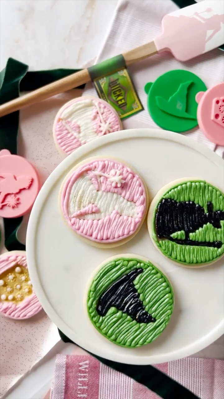 Instagram post by @the_hutch_oven for Williams Sonoma. Caption reads: The magic’s in the details 💚🩷 @the_hutch_oven....