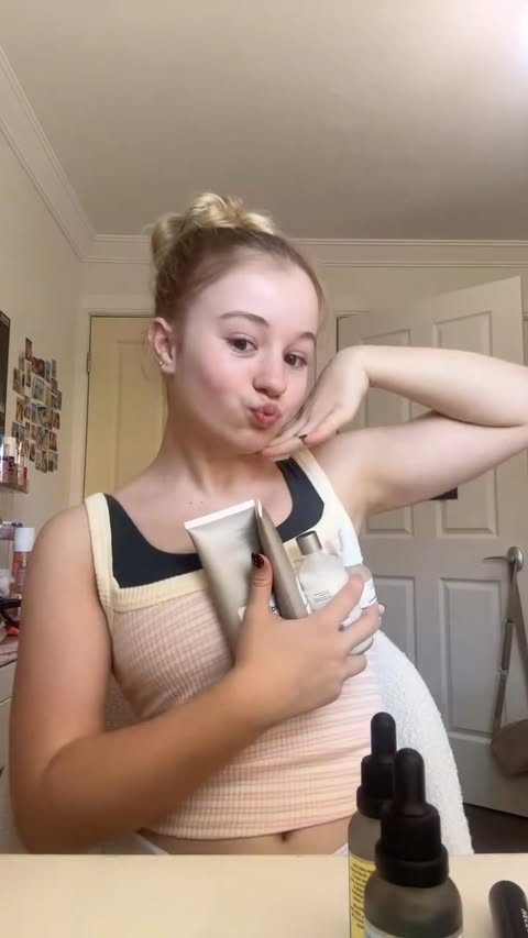 Instagram post by @hollydolly.dancer for DECIEM. Caption reads: Daily routine using @theordinary @deciem....