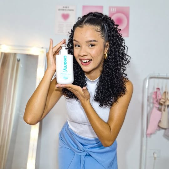Instagram post by @cacheiadaphne for Creamy Skincare. Caption reads: Amiga, não dá pra sair produzida e deixar a pele....
