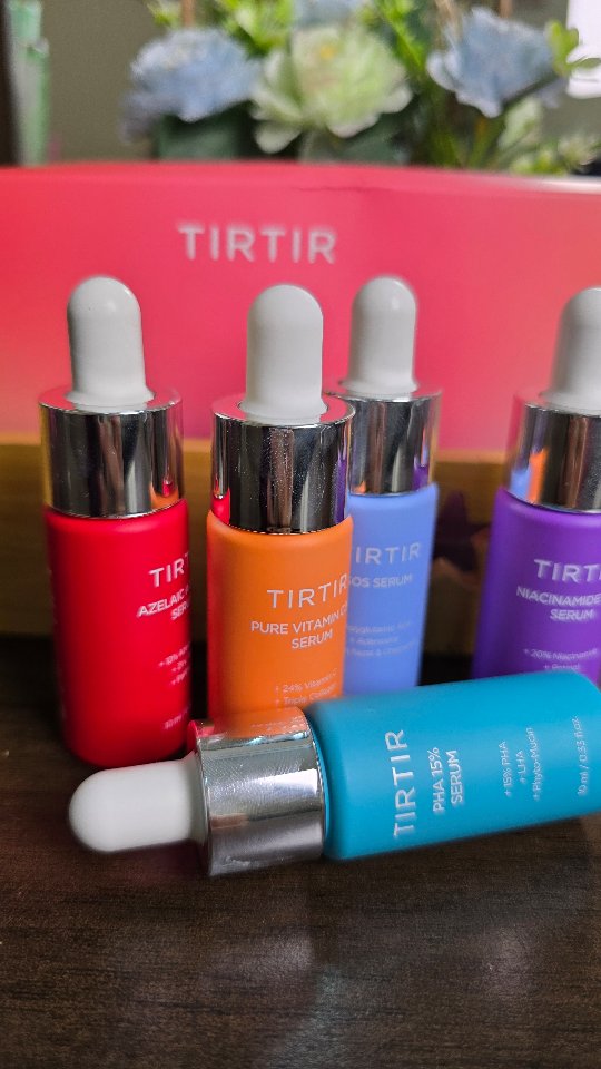 Instagram post by @n00rulaiin for TIRTIR. Caption reads: Pump-up your skin anytime,anywhere with 5....