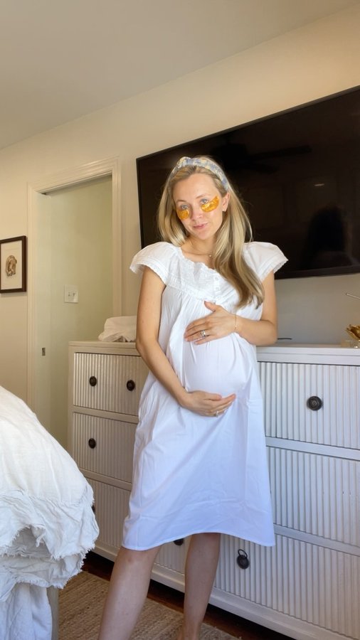 Instagram post by @hannahb_clement for Jacaranda Living. Caption reads: [...] full of self-care in my cozy....