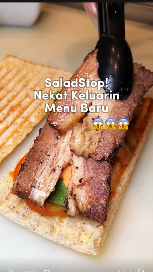 Instagram post by @info_diskon for SaladStop!. Caption reads: Apaaa? Saladstop! Keluarin menu baru???? Hadeuhh‼️....