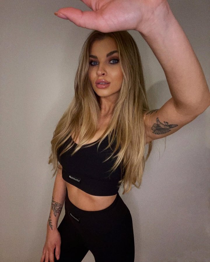 Instagram post by @pp_atka for Rough Radical. Caption reads: Czarny set @rough.radical 🖤
@roughradicalwomen....