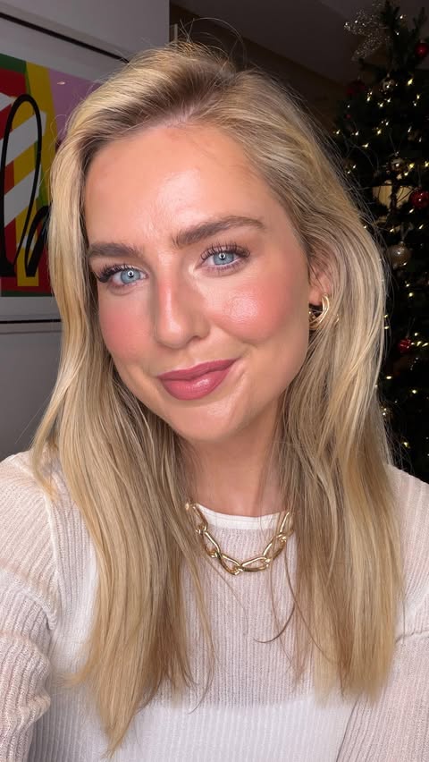 Instagram post by @aimeeconnolly_com for Sculpted By Aimee. Caption reads: Black Friday Live! 

We’ve got up to 30% off✨....