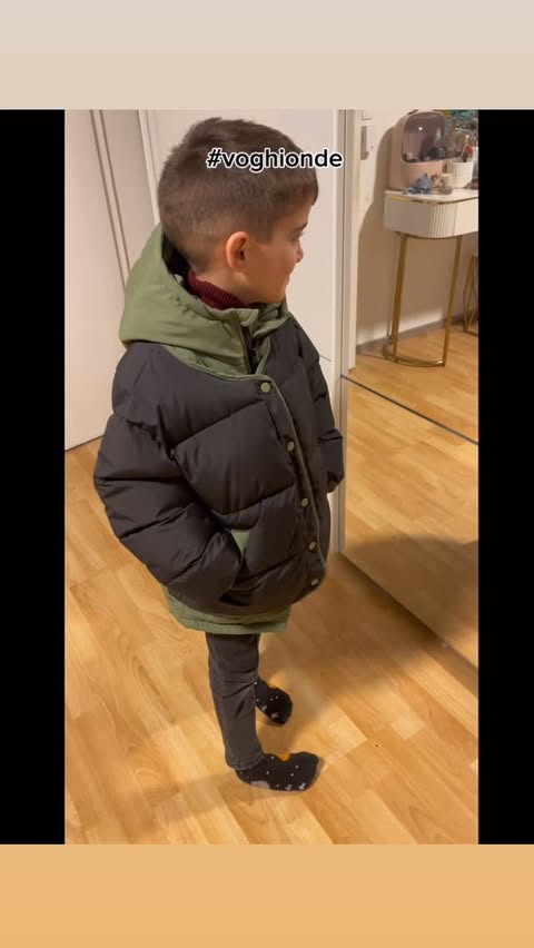 Instagram post by @vip_chefin for Voghion. Caption reads: [...] im Bio 🔗 

Sehr schöne Kinderjacke....