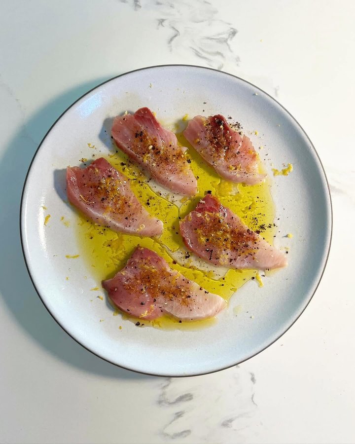Instagram post by @chloecooks___ for SIMPLi. Caption reads: [...] lemon, lemon zest, black pepper and....
