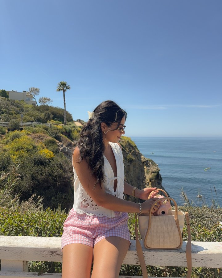 Instagram post by @jazztacular for HOBO. Caption reads: [...] I found the perfect purse for it from....