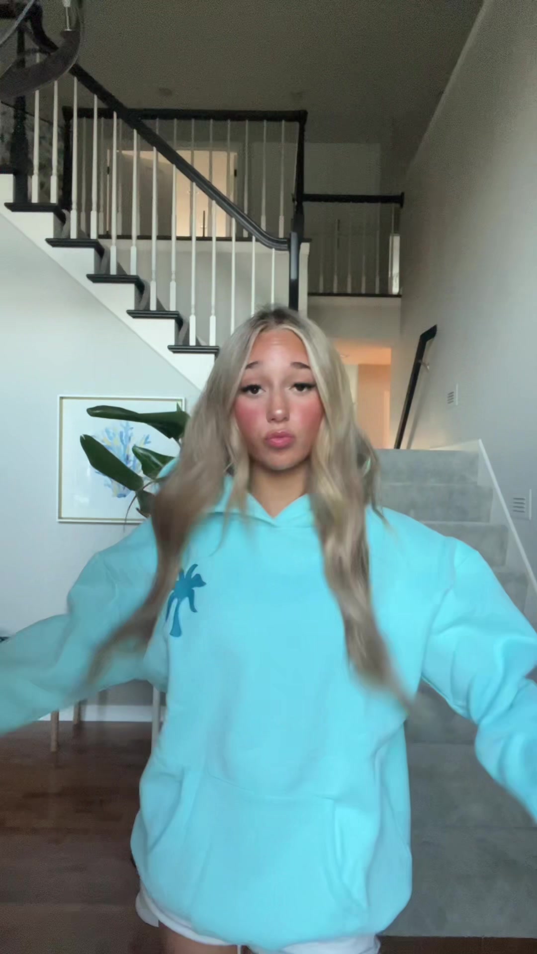 TikTok post by @_laurenrpeters for PINK PALM PUFF. Caption reads: the color is everything i love it!! #pinkpalmpuff....