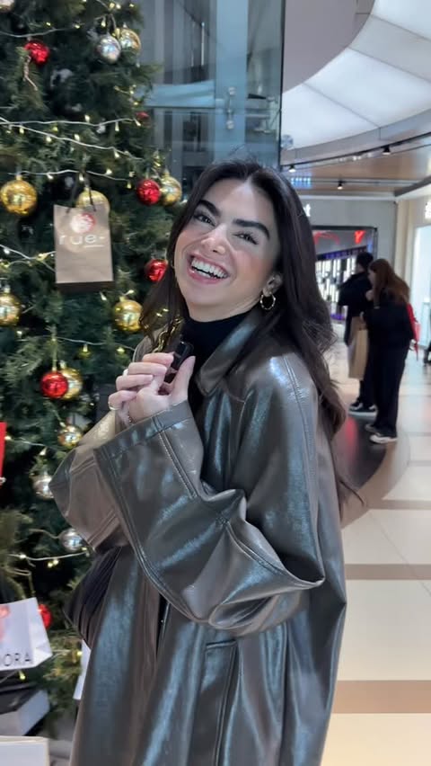 Instagram post by @selennergiz for Pull&Bear. Caption reads: Outfit of the day🤎 #fyp #ootd #reklam 

Trench....