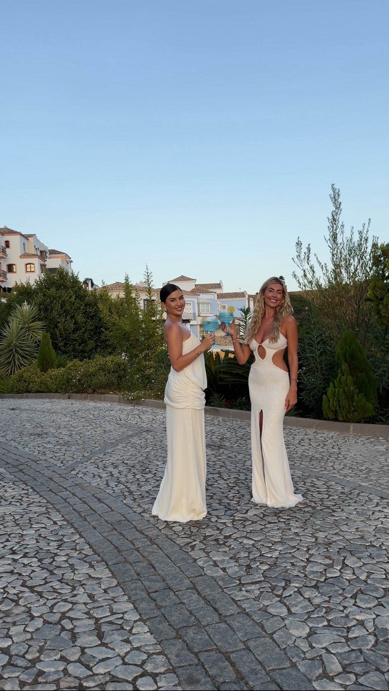 Instagram post by @emmamilton for MALFY Gin. Caption reads: fashionably late🍋
@malfygin x @missoni 
18+....