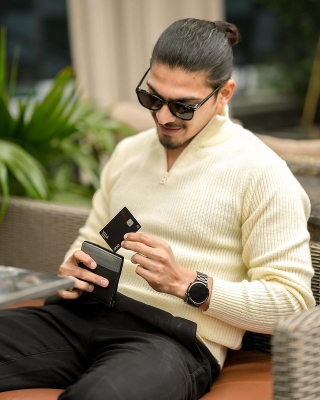 Instagram post by @vinayxparmar for OneCard. Caption reads: Sip, Savor, and Shine: Brunching with my Metal....