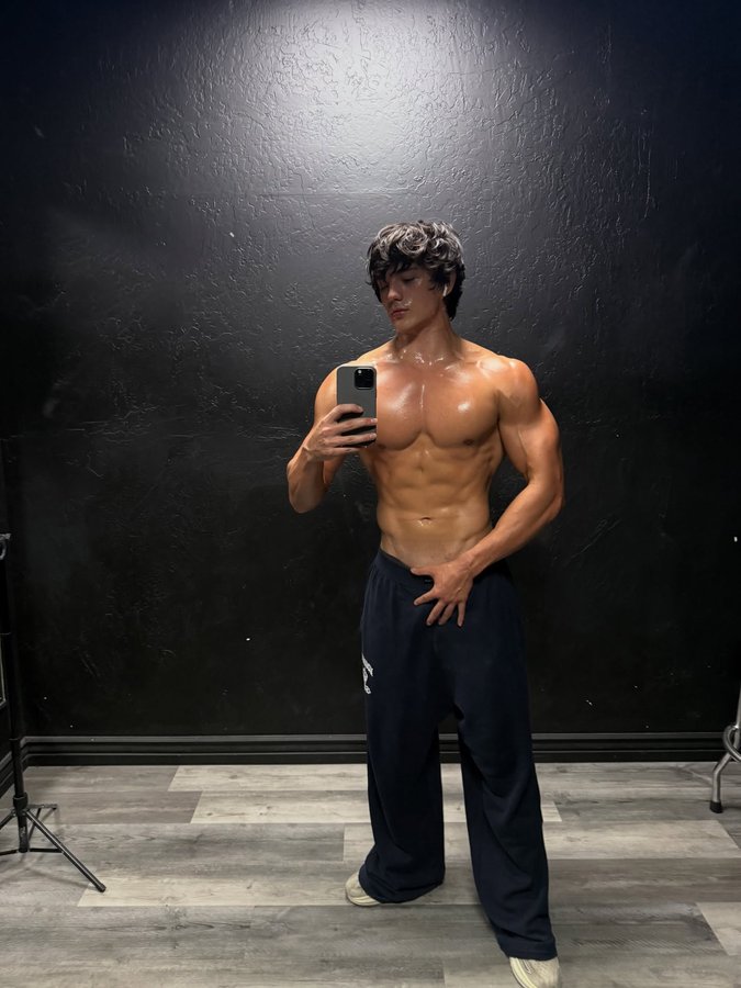 Instagram post by @gabe_deutsch for Gorilla Mind. Caption reads: slide 2 was me about 10 months ago. I think I was....