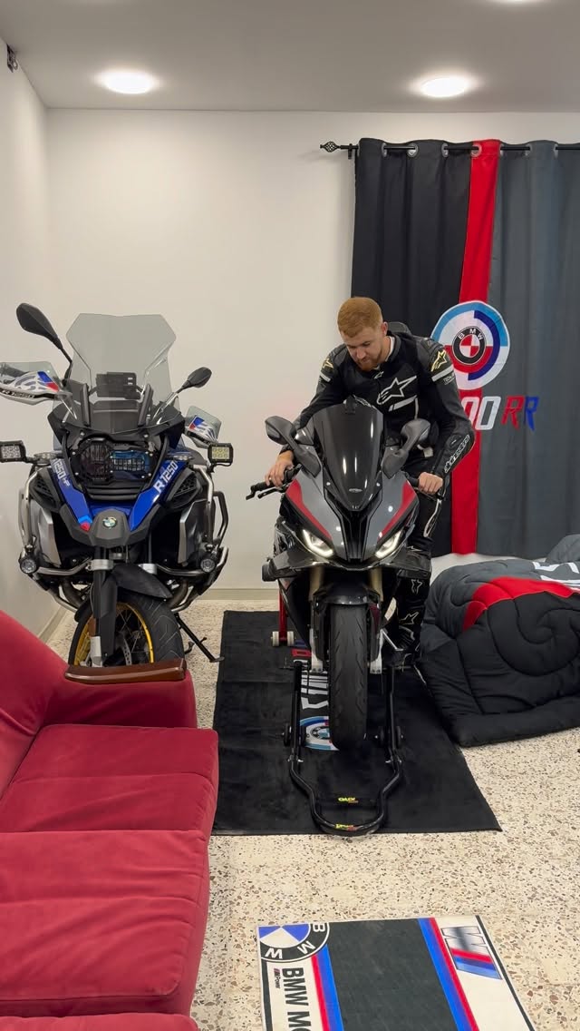 Instagram post by @saber_amichi for BMW Motorrad. Caption reads: Saber amichi s1000 rr 🇩🇿
@bmwmotorrad 

#moto....