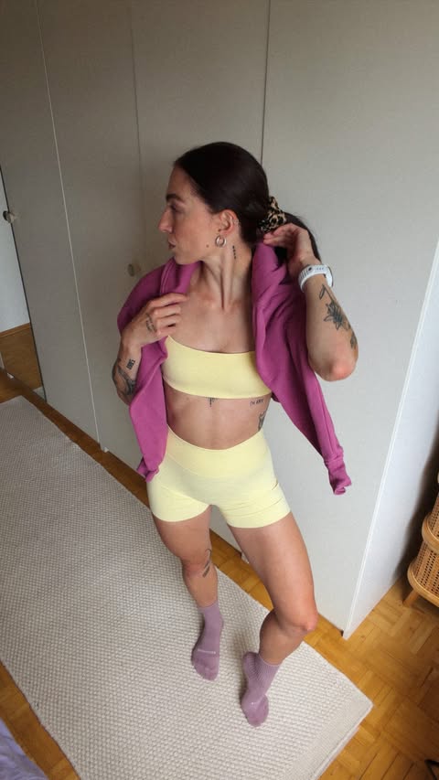 Instagram post by @alessiamoves for ICANIWILL. Caption reads: Anzeige 🌼 Outfits by @icaniwill 💘 ☀️💛🌻 Summer....