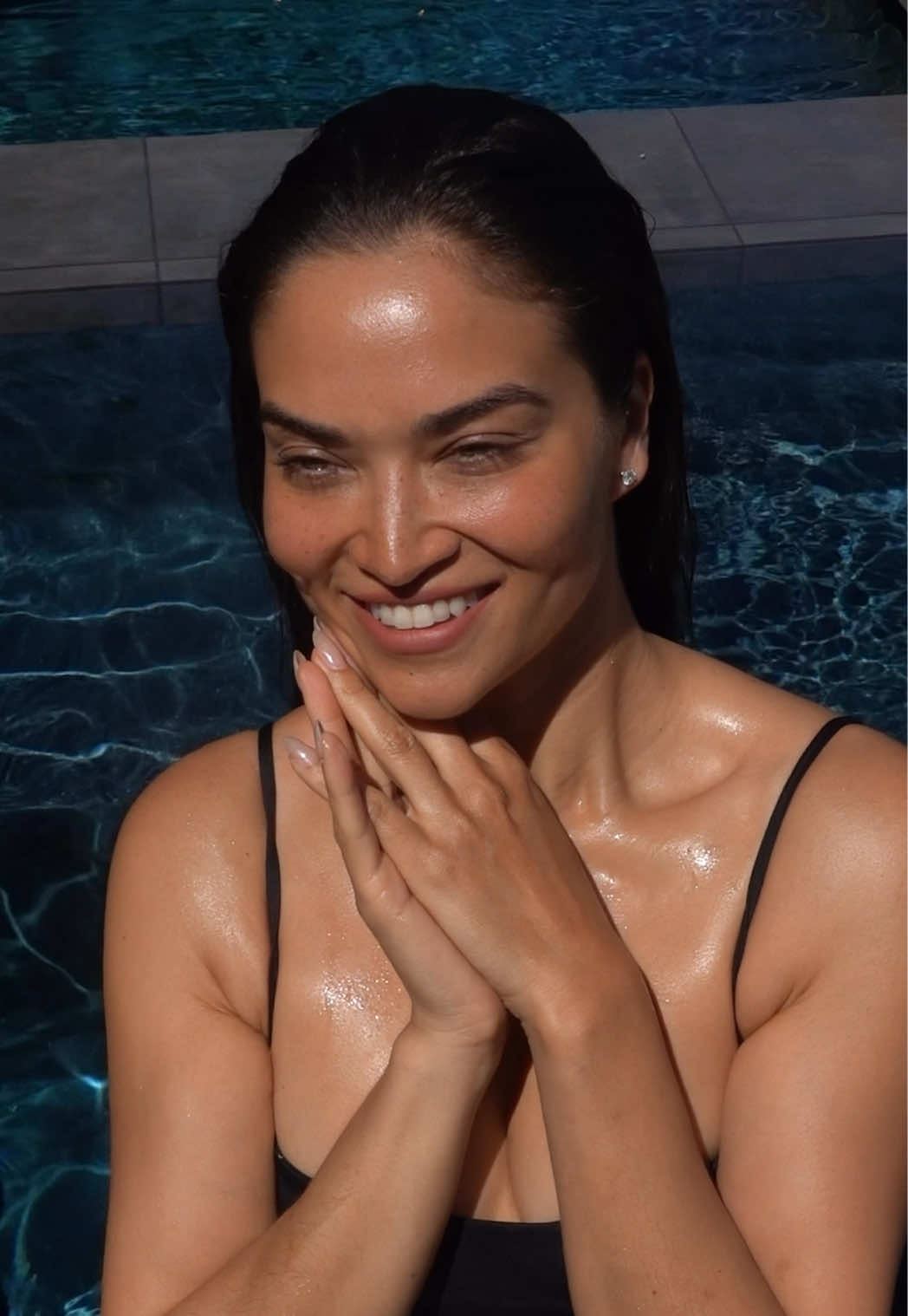 TikTok post by @shaninashaik for Drunk Elephant. Caption reads: [...] the D-Bronzi Sunshine Drops from @Drunk....