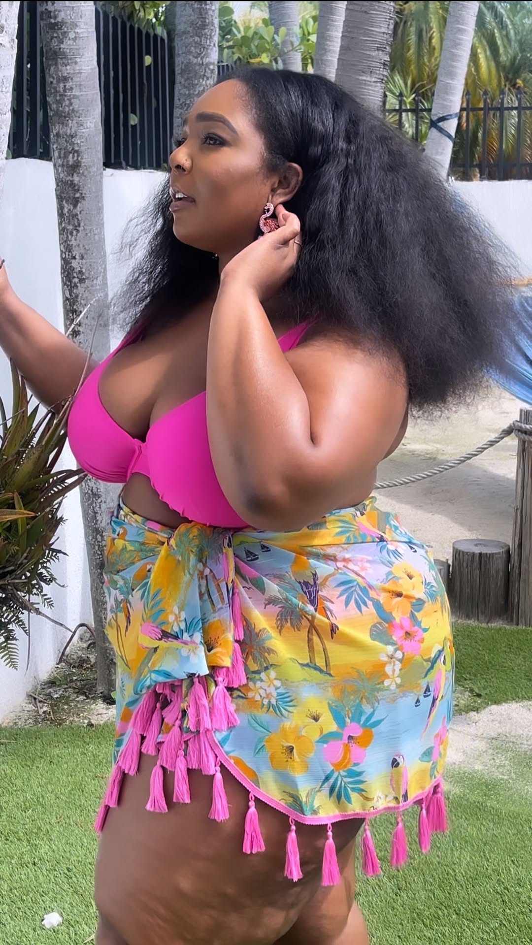 Instagram post by @kennipowe for Lane Bryant. Caption reads: It’s a Lane Bryant Cacique Swim Haul 🌞
One thing....