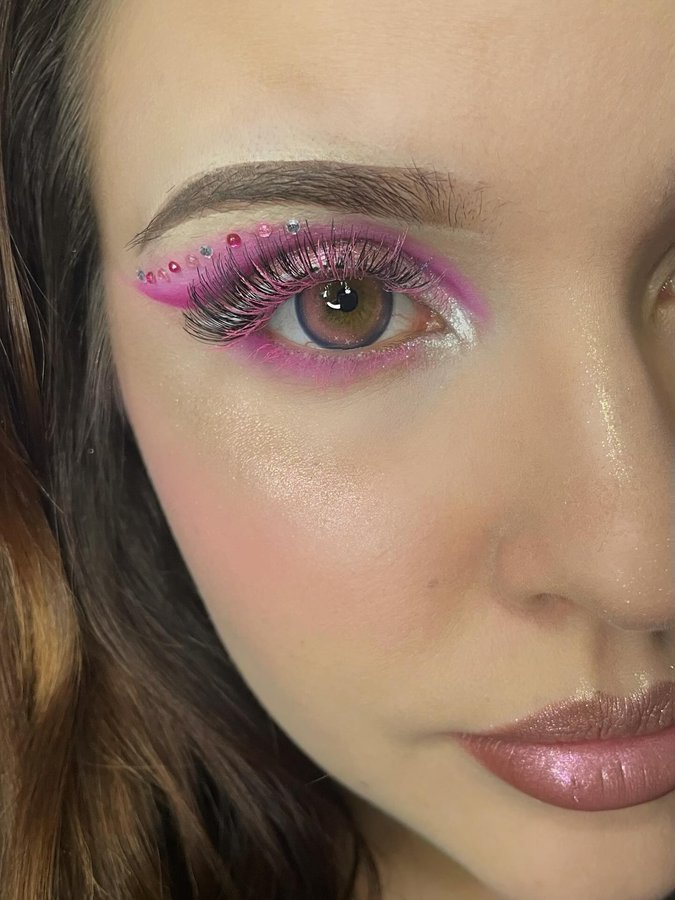 Instagram post by @bubumakeupwork for Eylure. Caption reads: [...] (code „bubu 20% off 💸) (współpraca)....