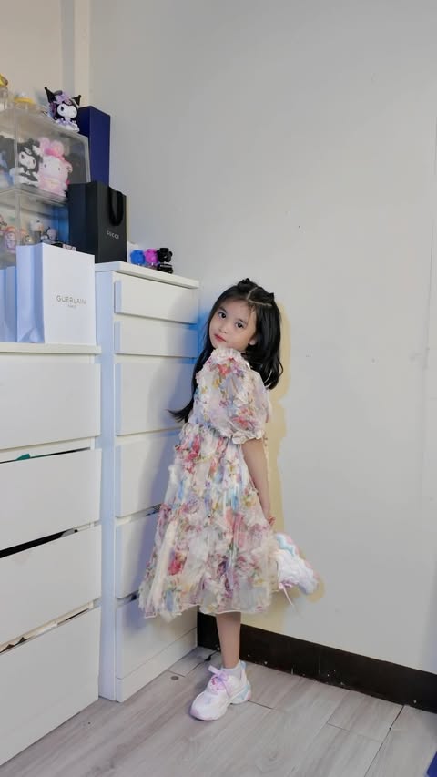 Instagram post by @daiseevalentin_ for SHEIN KIDS. Caption reads: [...] I recommend! @sheinphilippines_ #SHEINKIDS....