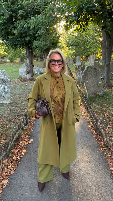 Instagram post by @thisgirlcanorganise for Peacocks. Caption reads: [...] coat and Brown boots and bag all from....