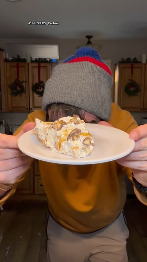 Instagram post by @richardeats_ for Snickers. Caption reads: #SNICKERS_partner Nothing worse than getting [...].