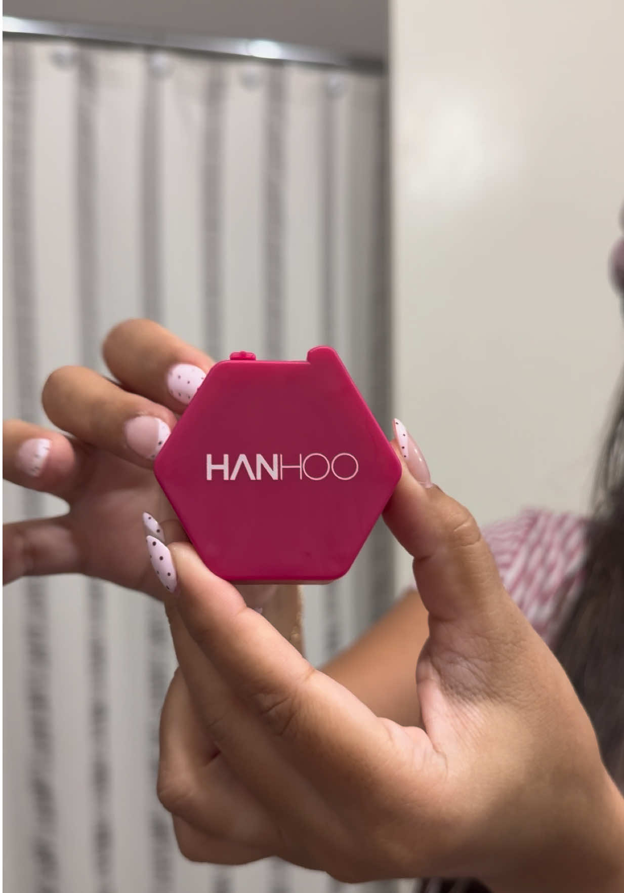 TikTok post by @paaolaalejaandra for Hanhooskin. Caption reads: Thank you so much @Hanhooskin for sending me these....