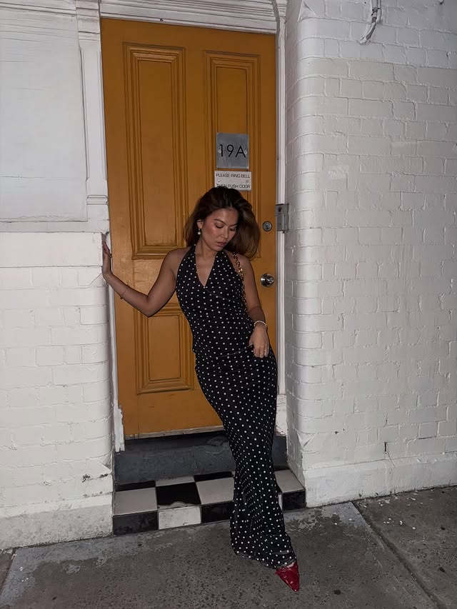 Instagram post by @_annanepomuceno for Gingham and Heels. Caption reads: Mum’s night out ✨ set from @ginghamandheels 🖤🤍 —....