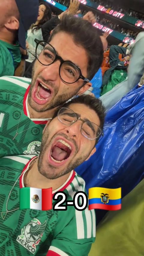 Instagram post by @sisomosgemelos for Michelob ULTRA. Caption reads: [...] SEGUNDO GOL DE MÉXICO VS ECUADOR!!!!....