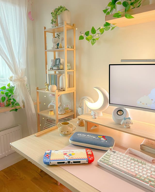 Instagram post by @mirumys for GeekShare. Caption reads: eeeek @geekshareplus always coming in clutch with....