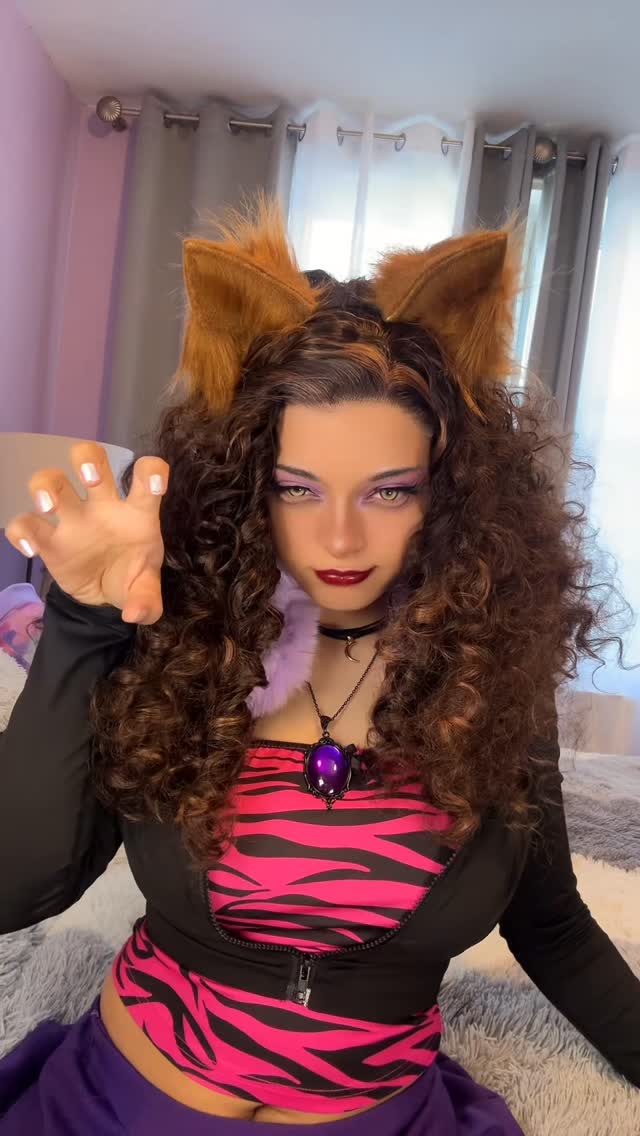 Instagram post by @yatappy for Monster High. Caption reads: [...] at Haniix.com 😎🌱#cosplay #povs....