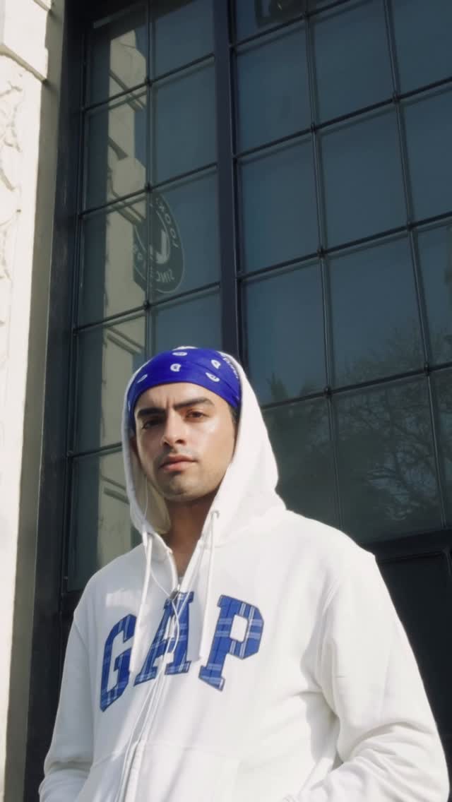 Instagram post by @sankett25 for Gap Inc.. Caption reads: AD
Elevating my everyday style with the iconic Gap....