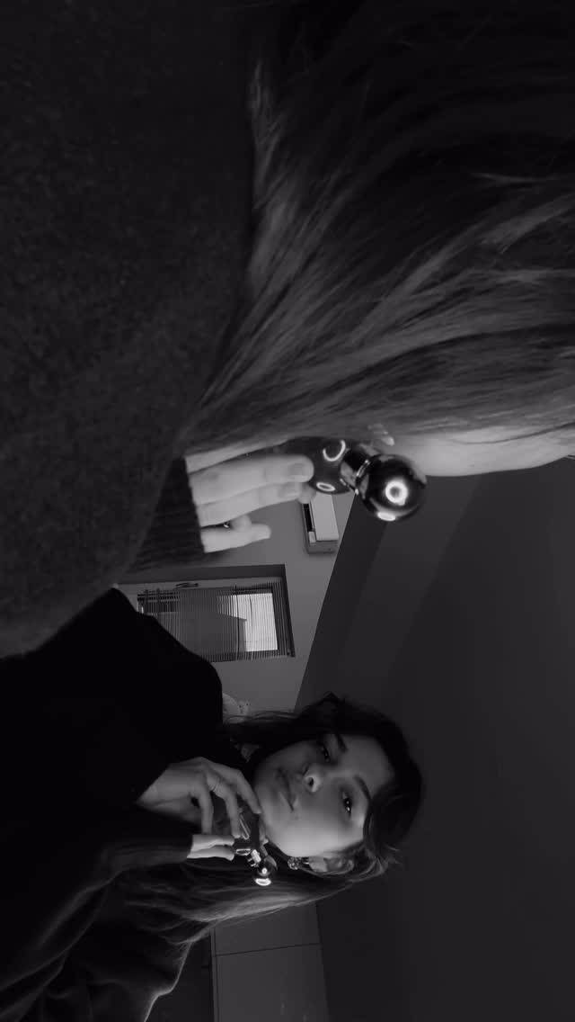 Instagram post by @emmy_tifrit for Cacharel Parfums. Caption reads: @cacharelparfums 💗

Collaboration commerciale.