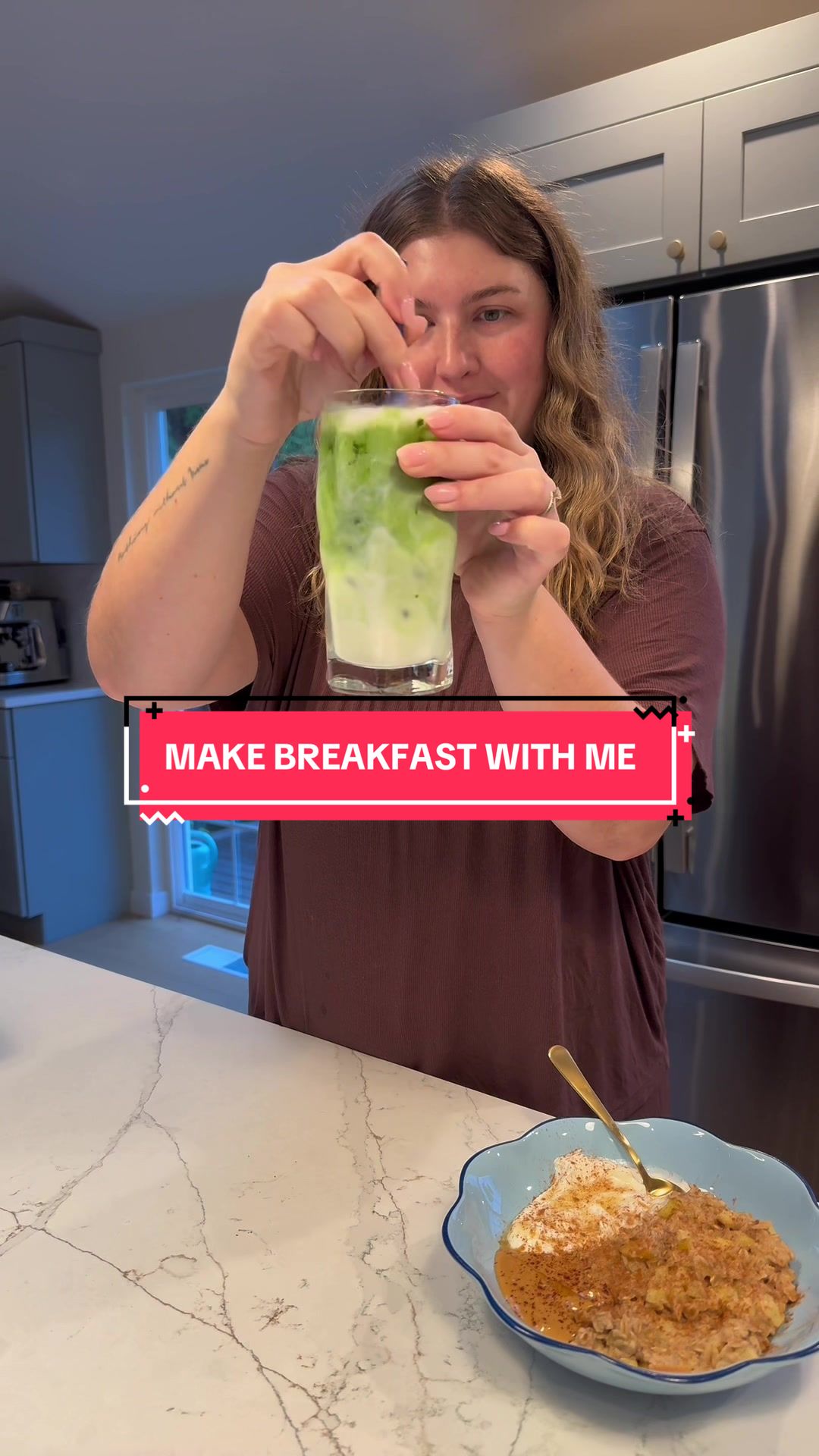 TikTok post by @caileeeats for Bird&Be. Caption reads: apple pie cinnamon oats 🍎🍯🥧 @Bird&Be so kindly....