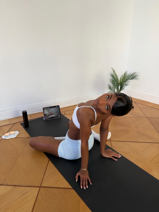 Instagram post by @vanessa_acha for 437. Caption reads: AD| Sculpt, stretch, repeat with @437 🎀🍵.