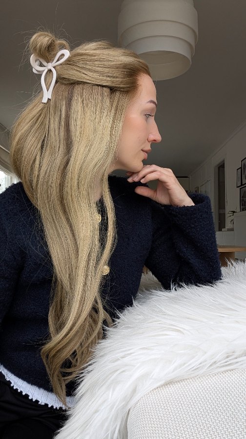 Instagram post by @emms_alopecian for BHBD. Caption reads: [...] on the weather!🌞😎☔🌨️
.
Ad. Wig from @bhbd....