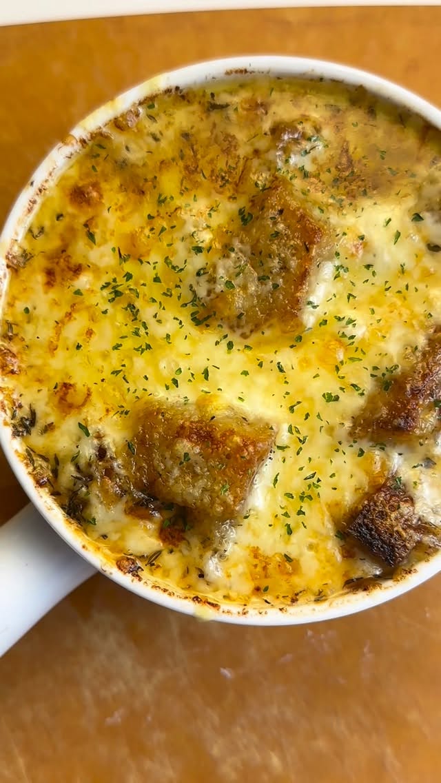 Instagram post by @salt.and.piper_ for Better Than Bouillon. Caption reads: 🧅 ✨ Short rib French Onion Soup 

Better Than....