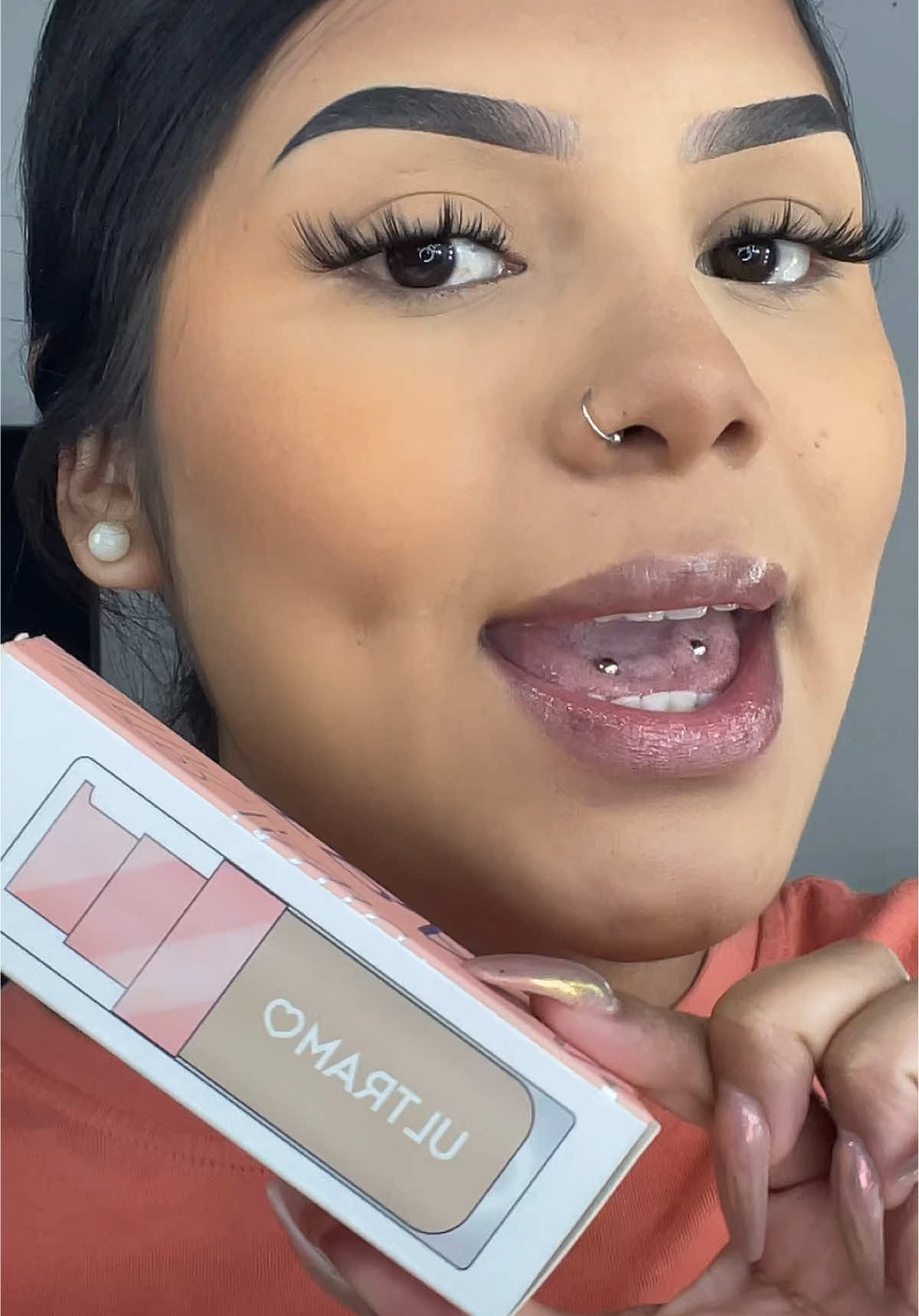 TikTok post by @sarai.rodriguez01 for Ultramo. Caption reads: [...] 🤩💕 #makeup #findeañocontiktokshop #ultramo....