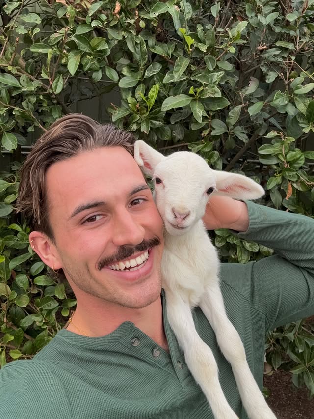 Instagram post by @liamswiderski for Beekman 1802. Caption reads: [...] soul (and skin) 💛 🐐 #sensitiveskin....