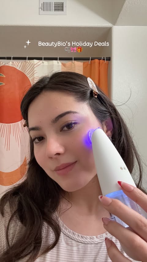 Instagram post by @sh_rad_dha for BeautyBio. Caption reads: [...] Gift for college girlies like me 
@beautybio....