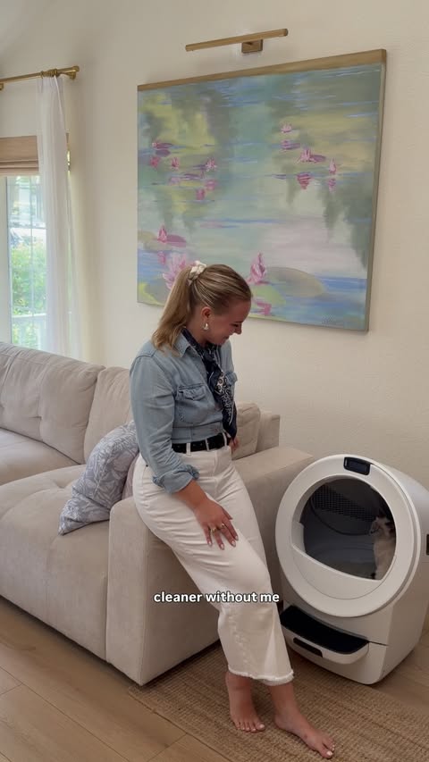 Instagram post by @_zagrebelnaya_ for Litter-Robot by Whisker. Caption reads: When we brought Coco Blue home, I realized one....